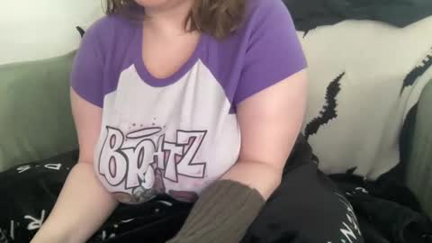 Snapshot of hoestoes915 chatting on 03-08-25, 01:47 Stacey online show from 03-08-25, 01:47