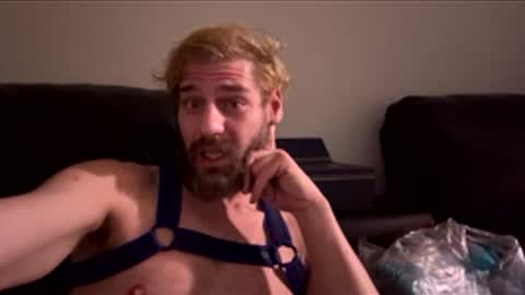 Snapshot of hoffman0189 chatting on 02-26-26, 03:27 hoffman0189 online show from 02-26-26, 03:27