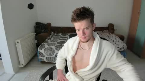 Snapshot of hogrider192 chatting on 04-15-26, 06:42 Victor online show from 04-15-26, 06:42