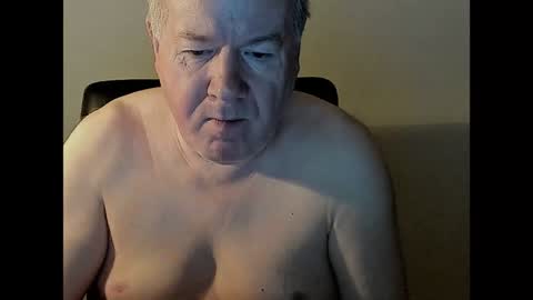 Snapshot of holgerhb53 chatting on 01-27-25, 01:59 Holger online show from 01-27-25, 01:59