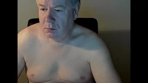 Snapshot of holgerhb53 chatting on 02-05-25, 01:58 Holger online show from 02-05-25, 01:58