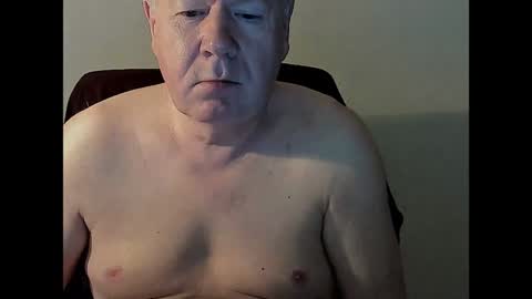 Snapshot of holgerhb53 chatting on 02-05-25, 02:26 Holger online show from 02-05-25, 02:26