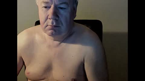 Snapshot of holgerhb53 chatting on 02-09-25, 03:43 Holger online show from 02-09-25, 03:43