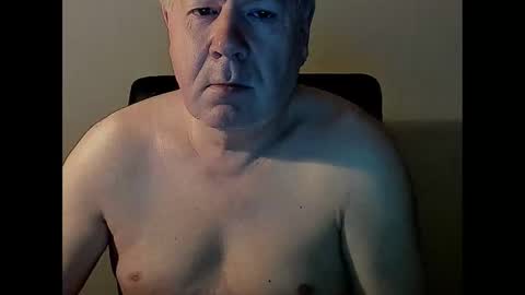 Snapshot of holgerhb53 chatting on 02-10-25, 03:35 Holger online show from 02-10-25, 03:35