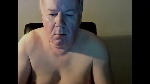 Snapshot of holgerhb53 chatting on 02-10-25, 06:42 Holger online show from 02-10-25, 06:42