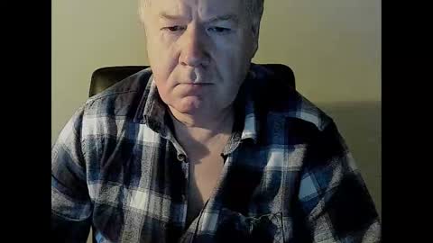 Snapshot of holgerhb53 chatting on 02-10-25, 03:42 Holger online show from 02-10-25, 03:42