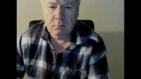 Snapshot of holgerhb53 chatting on 02-11-25, 09:42 Holger online show from 02-11-25, 09:42