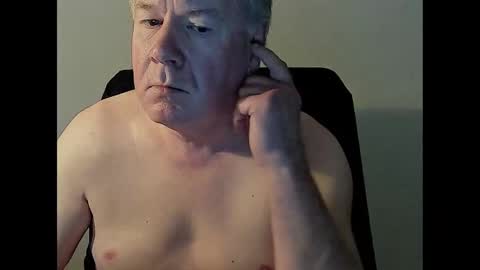 Snapshot of holgerhb53 chatting on 02-13-25, 09:41 Holger online show from 02-13-25, 09:41