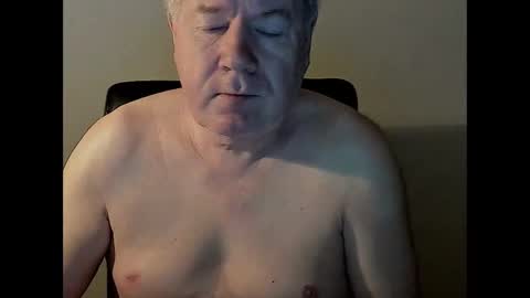 Snapshot of holgerhb53 chatting on 02-15-25, 02:58 Holger online show from 02-15-25, 02:58