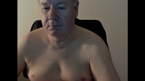 Snapshot of holgerhb53 chatting on 09-25-25, 03:49 Holger online show from 09-25-25, 03:49