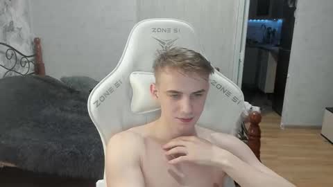 Snapshot of holiday_boys chatting on 09-09-25, 11:37 Extaz Athrey Howard online show from 09-09-25, 11:37