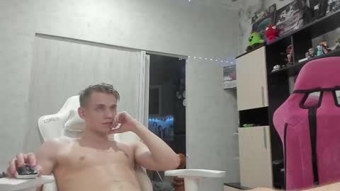 Snapshot of holiday_boys chatting on 09-11-25, 05:57 Extaz Athrey Howard online show from 09-11-25, 05:57