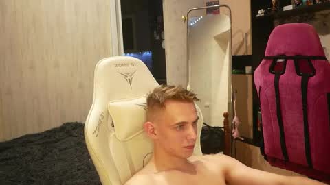 Snapshot of holiday_boys chatting on 09-18-25, 07:27 Extaz Athrey Howard online show from 09-18-25, 07:27