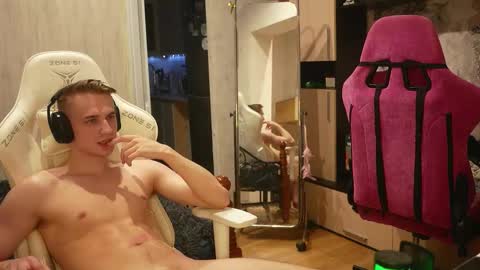 Snapshot of holiday_boys chatting on 09-20-25, 09:38 Extaz Athrey Howard online show from 09-20-25, 09:38