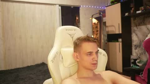 Snapshot of holiday_boys chatting on 09-29-25, 07:30 Extaz Athrey Howard online show from 09-29-25, 07:30