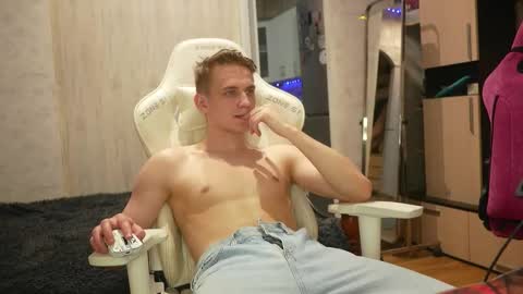 Snapshot of holiday_boys chatting on 10-09-25, 09:13 Extaz Athrey Howard online show from 10-09-25, 09:13