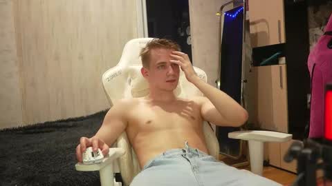 Snapshot of holiday_boys chatting on 10-10-25, 08:30 Extaz Athrey Howard online show from 10-10-25, 08:30