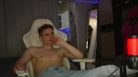 Snapshot of holiday_boys chatting on 10-14-25, 05:14 Extaz Athrey Howard online show from 10-14-25, 05:14