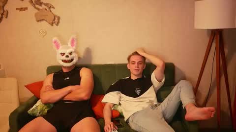 Snapshot of holiday_boys chatting on 10-17-25, 06:43 Extaz Athrey Howard online show from 10-17-25, 06:43