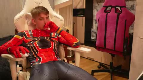 Snapshot of holiday_boys chatting on 10-30-25, 06:41 Extaz Athrey Howard online show from 10-30-25, 06:41