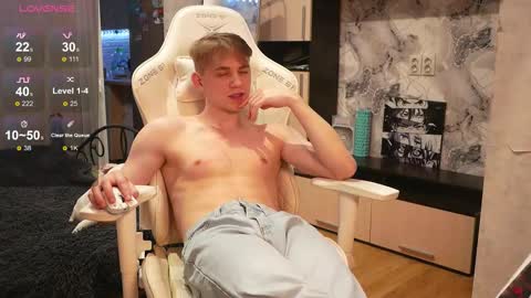 Snapshot of holiday_boys chatting on 11-02-25, 09:50 Extaz Athrey Howard online show from 11-02-25, 09:50