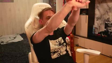 Snapshot of holiday_boys chatting on 11-17-25, 10:04 Extaz Athrey Howard online show from 11-17-25, 10:04