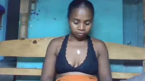 Snapshot of holla0211 chatting on 11-05-25, 10:04 holla0211 online show from 11-05-25, 10:04