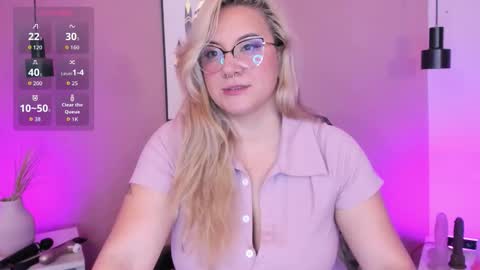 Snapshot of hollie_joliie chatting on 10-03-25, 11:29 Hollie online show from 10-03-25, 11:29