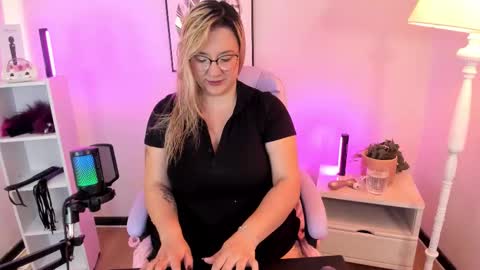 Hollie online show from 03-14-26, 12:21