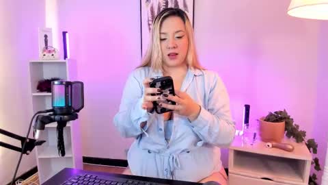 Hollie online show from 03-20-26, 11:59