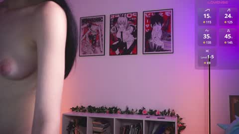 Snapshot of holliwould_ chatting on 01-28-25, 06:39 Holli online show from 01-28-25, 06:39