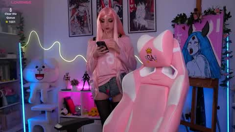 Snapshot of holliwould_ chatting on 09-12-25, 05:57 Holli online show from 09-12-25, 05:57