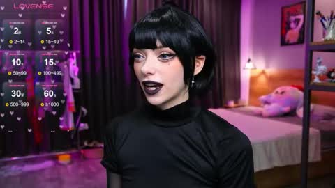 Snapshot of holliwould_ chatting on 01-17-26, 05:56 Holli online show from 01-17-26, 05:56