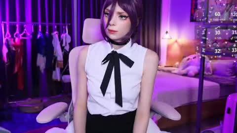 Snapshot of holliwould_ chatting on 03-05-26, 10:55 Holli online show from 03-05-26, 10:55