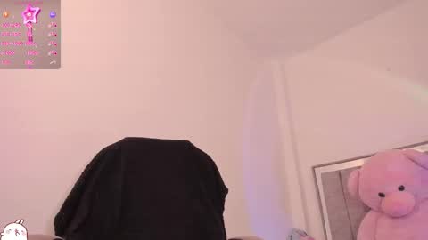 Snapshot of holly_16 chatting on 12-18-25, 06:58 holly_16 online show from 12-18-25, 06:58