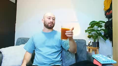 Holly and Honey online show from 09-29-25, 10:25