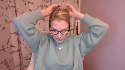 holly_bourbon online show from 10-31-25, 11:50