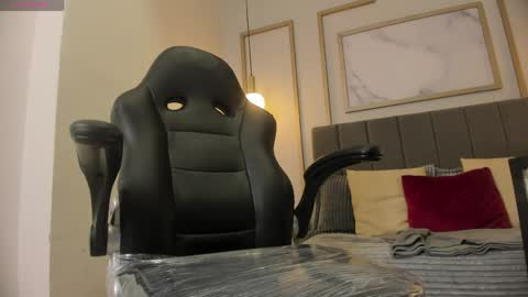 Holly Madisson online show from 04-18-26, 07:07