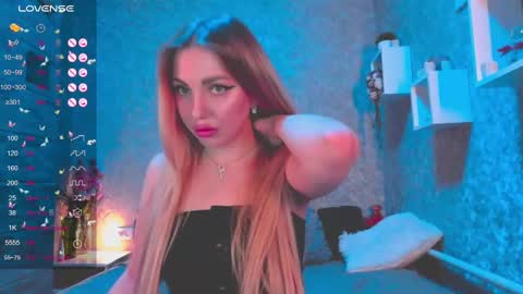 Snapshot of holly_molly8 chatting on 12-27-24, 09:00 holly_molly8 online show from 12-27-24, 09:00