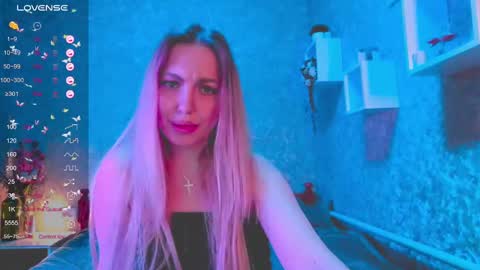 Snapshot of holly_molly8 chatting on 01-02-25, 02:00 holly_molly8 online show from 01-02-25, 02:00