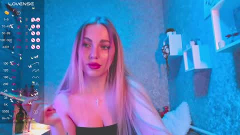 Snapshot of holly_molly8 chatting on 01-03-25, 08:11 holly_molly8 online show from 01-03-25, 08:11