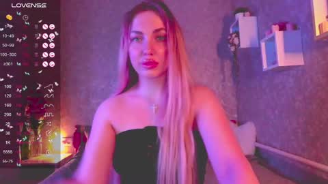 Snapshot of holly_molly8 chatting on 01-10-25, 06:06 holly_molly8 online show from 01-10-25, 06:06