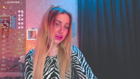 Snapshot of holly_molly8 chatting on 01-17-25, 09:06 holly_molly8 online show from 01-17-25, 09:06