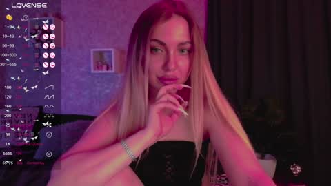 Snapshot of holly_molly8 chatting on 01-28-25, 10:45 holly_molly8 online show from 01-28-25, 10:45