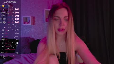 Snapshot of holly_molly8 chatting on 02-06-25, 11:15 holly_molly8 online show from 02-06-25, 11:15