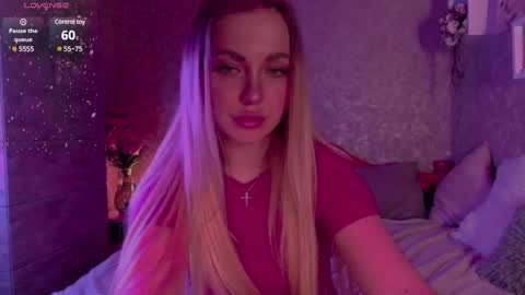 Snapshot of holly_molly8 chatting on 02-25-25, 11:00 holly_molly8 online show from 02-25-25, 11:00