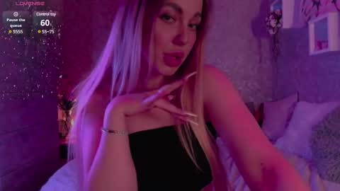 Snapshot of holly_molly8 chatting on 02-27-25, 07:15 holly_molly8 online show from 02-27-25, 07:15
