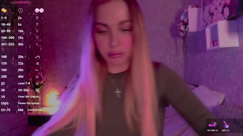 Snapshot of holly_molly8 chatting on 03-03-25, 11:24 holly_molly8 online show from 03-03-25, 11:24