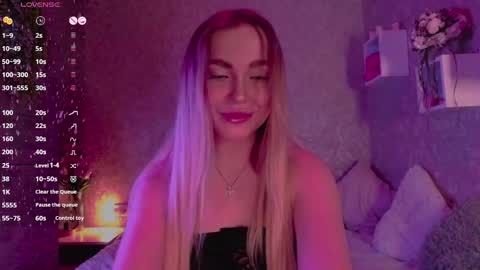 Snapshot of holly_molly8 chatting on 03-06-25, 07:25 holly_molly8 online show from 03-06-25, 07:25