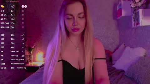 Snapshot of holly_molly8 chatting on 03-07-25, 06:00 holly_molly8 online show from 03-07-25, 06:00